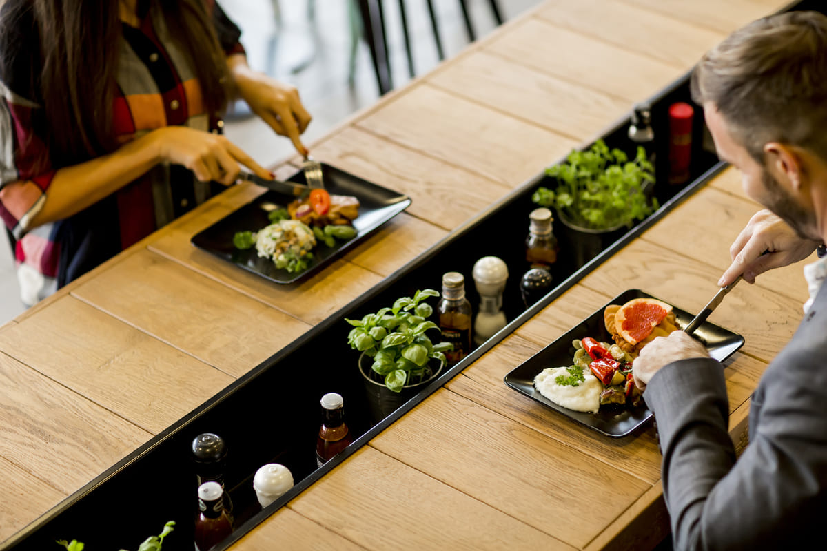Modelos de negocio innovadores en restauración: dark kitchens, fast casual y premium